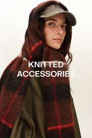 KNITTED ACCESSORIES