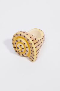 Enameled resin seashell ring