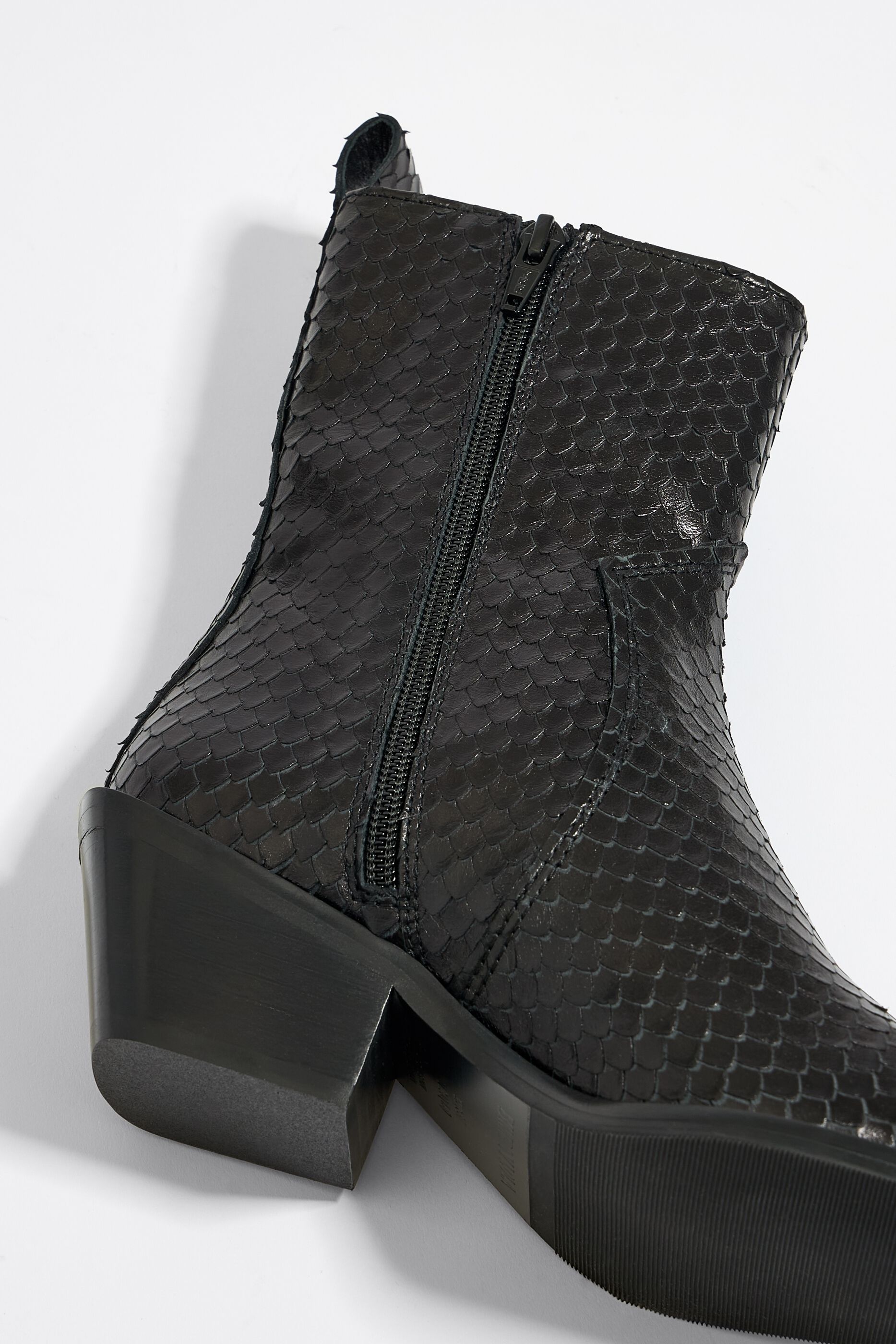 Black snakeskin patterned leather cowboy boot