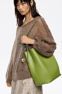 Large kiwi leather Carlino bag