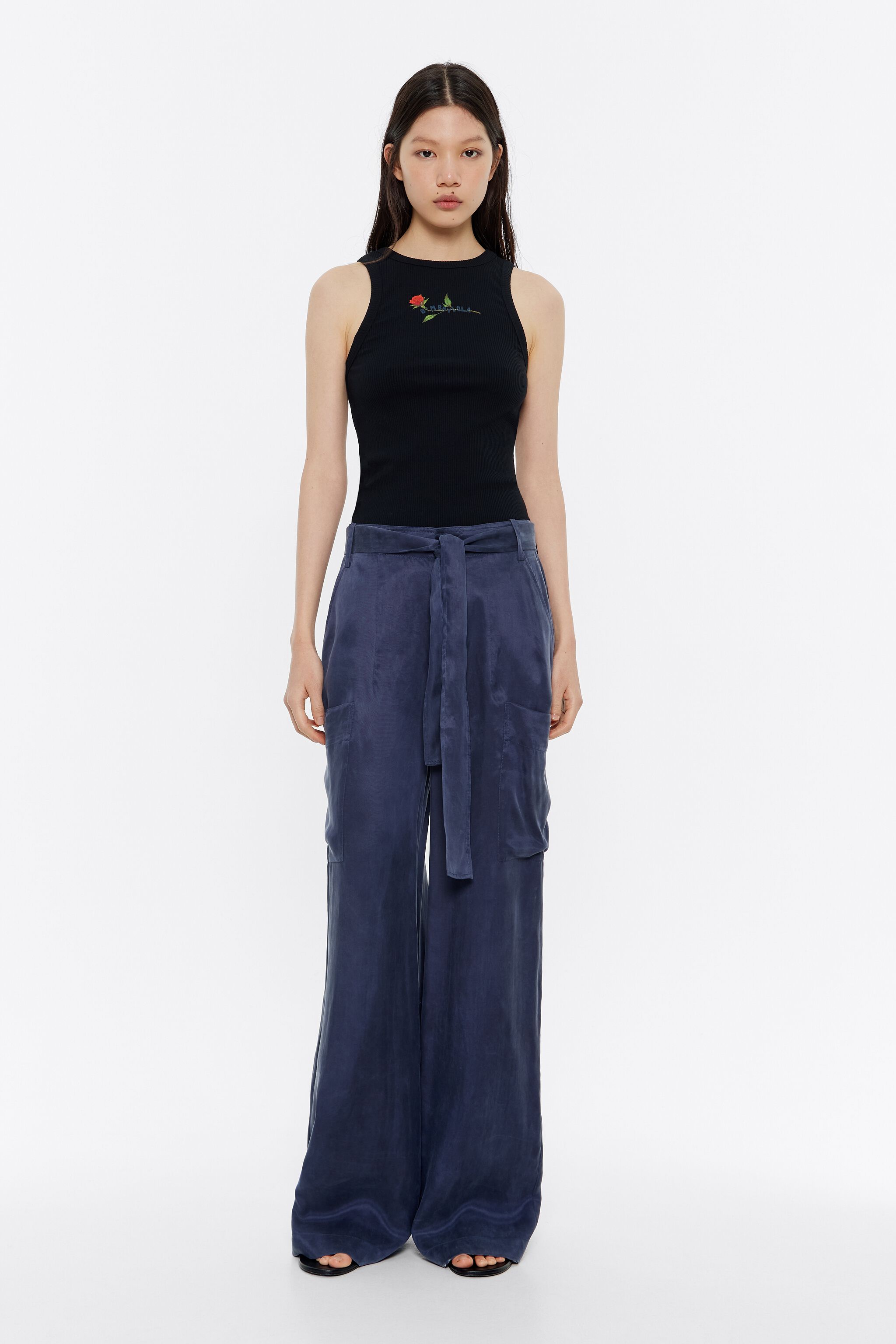 Washed blue carrot leg trousers