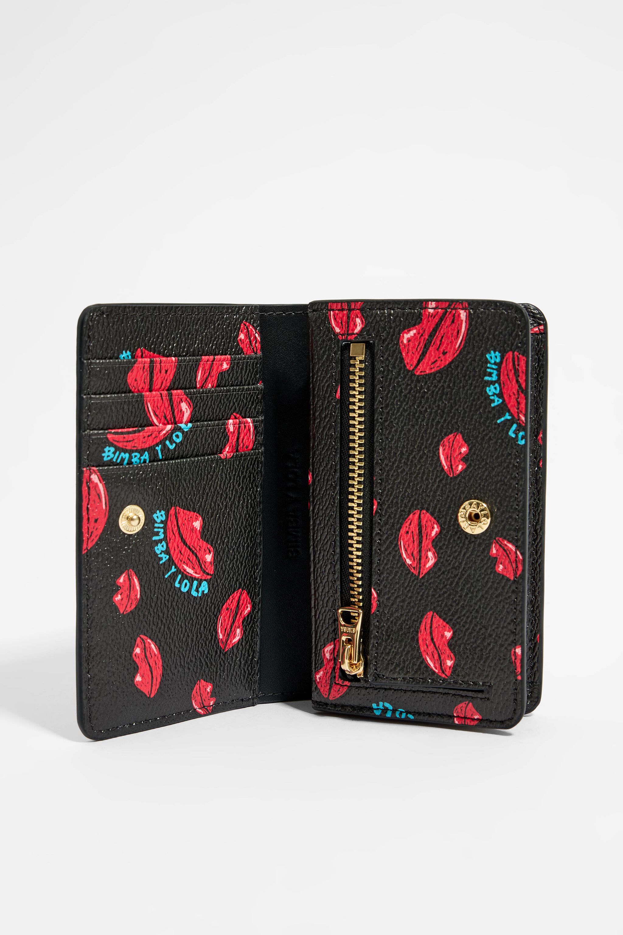Red lips flap purse