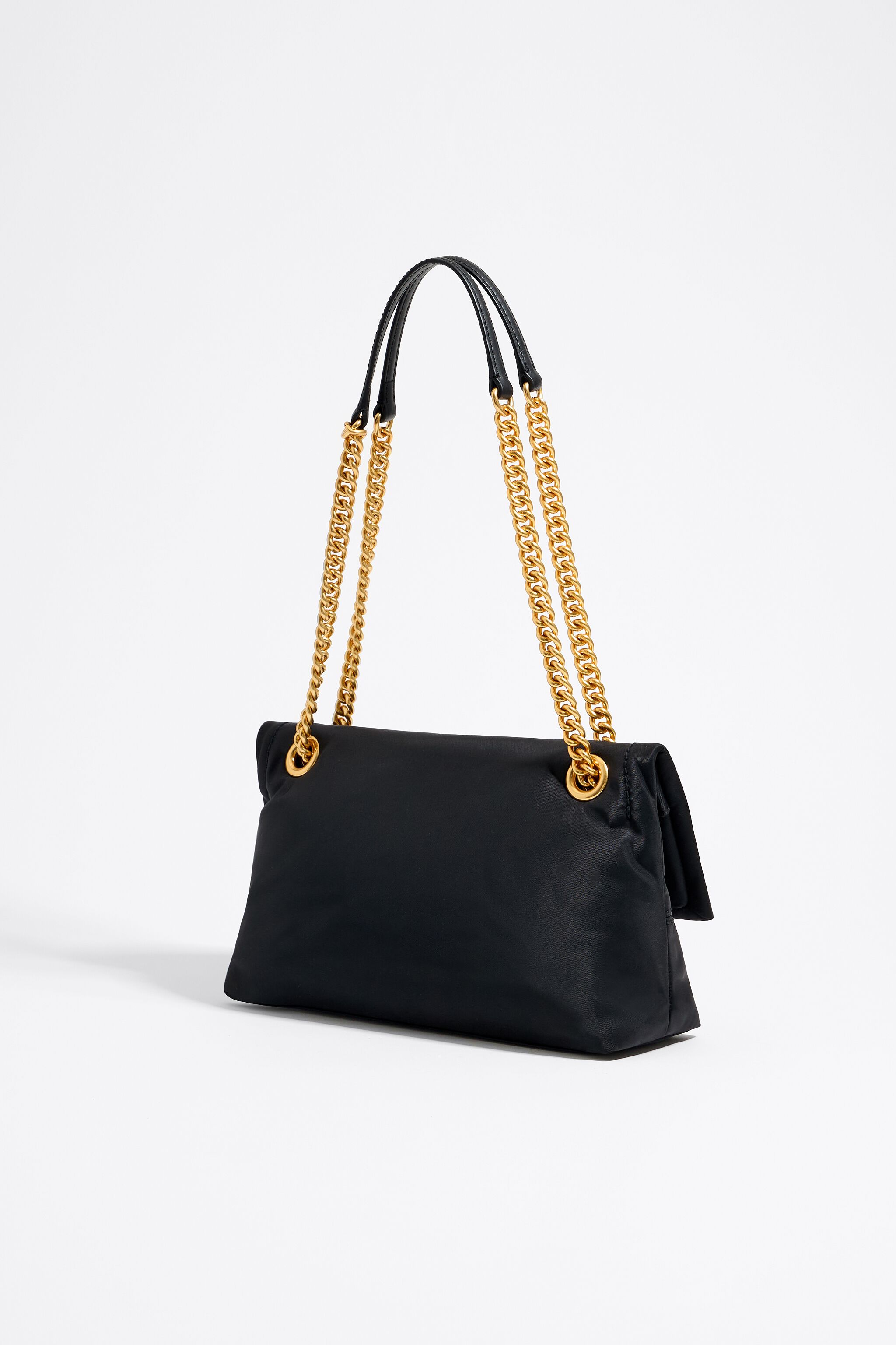 Small black shoulder store bag with chain strap