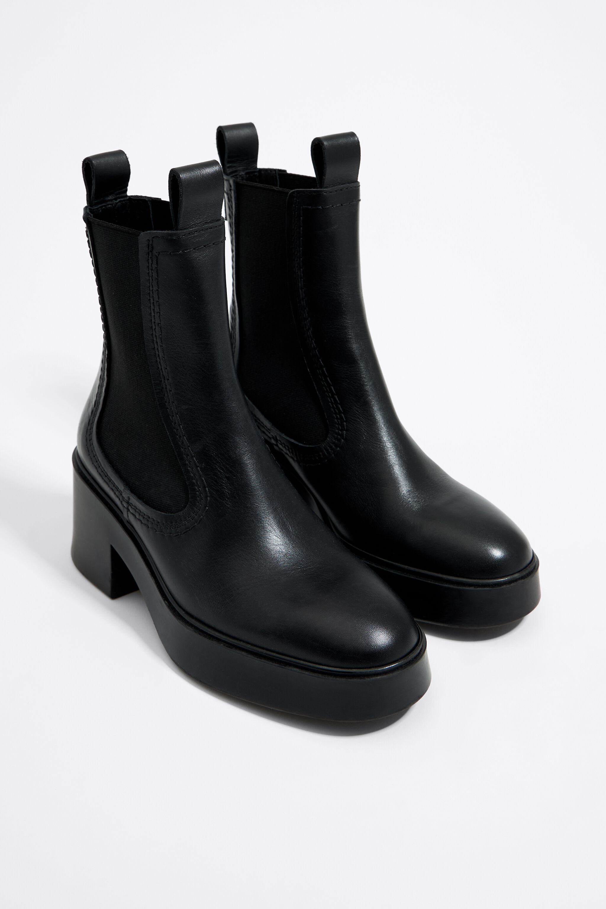 Low heel chelsea ankle boot black discount