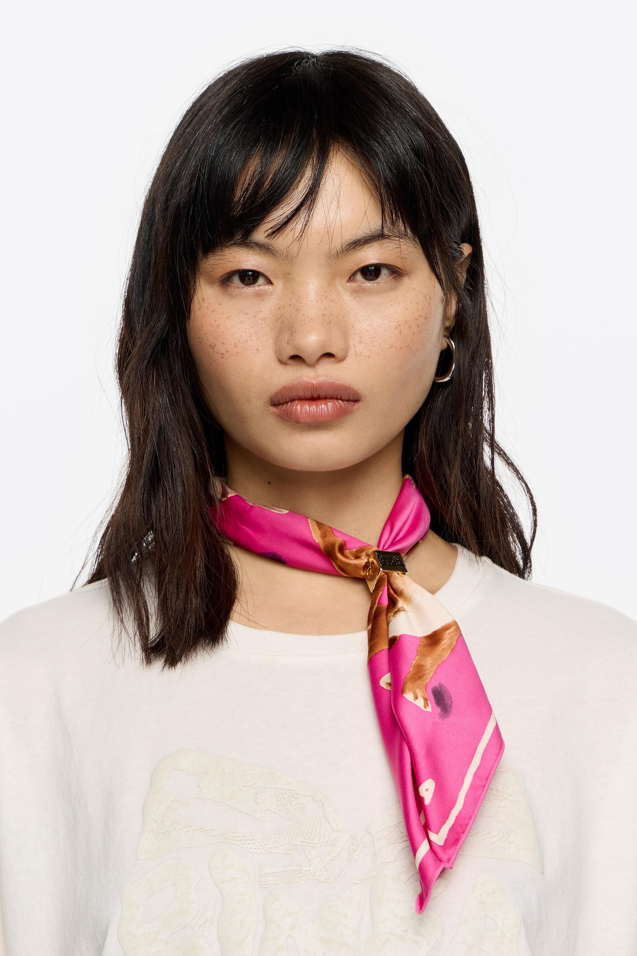 【BIMBA Y LOLA】首にも巻ける☆スカーフバッグチャーム Geometric logo and metal dice scarf charm