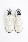 White retro sneaker White retro sneaker