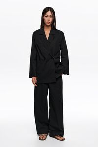 Black barrel trousers with stitching