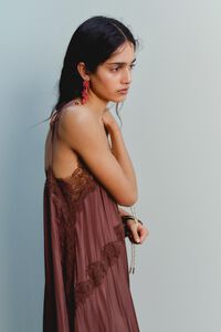 Brown lace fluid dress