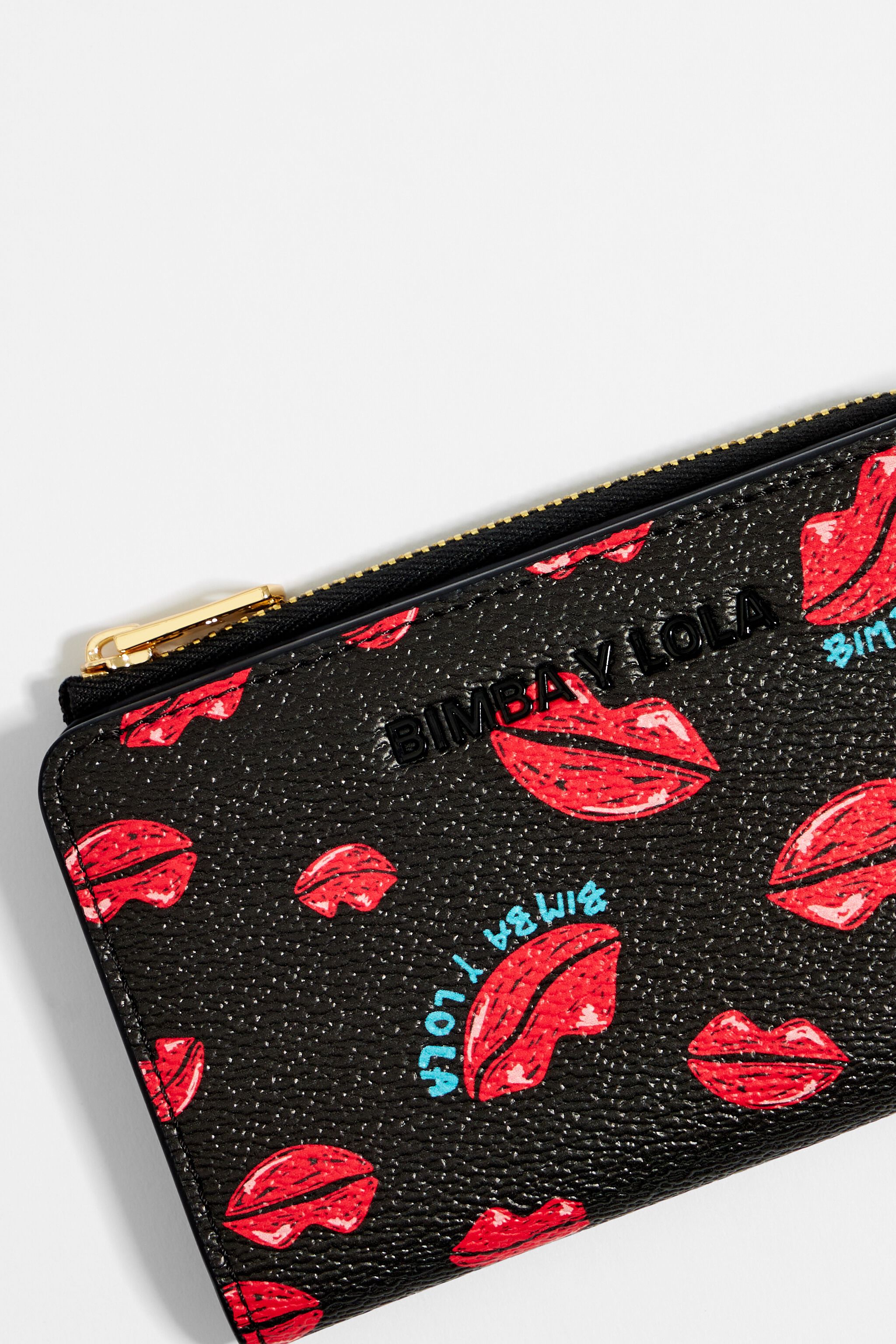Red hotsell lips purse