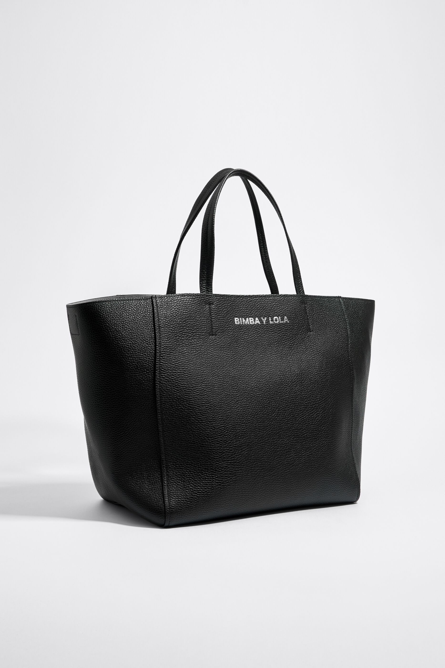 Black handbag on sale shopper