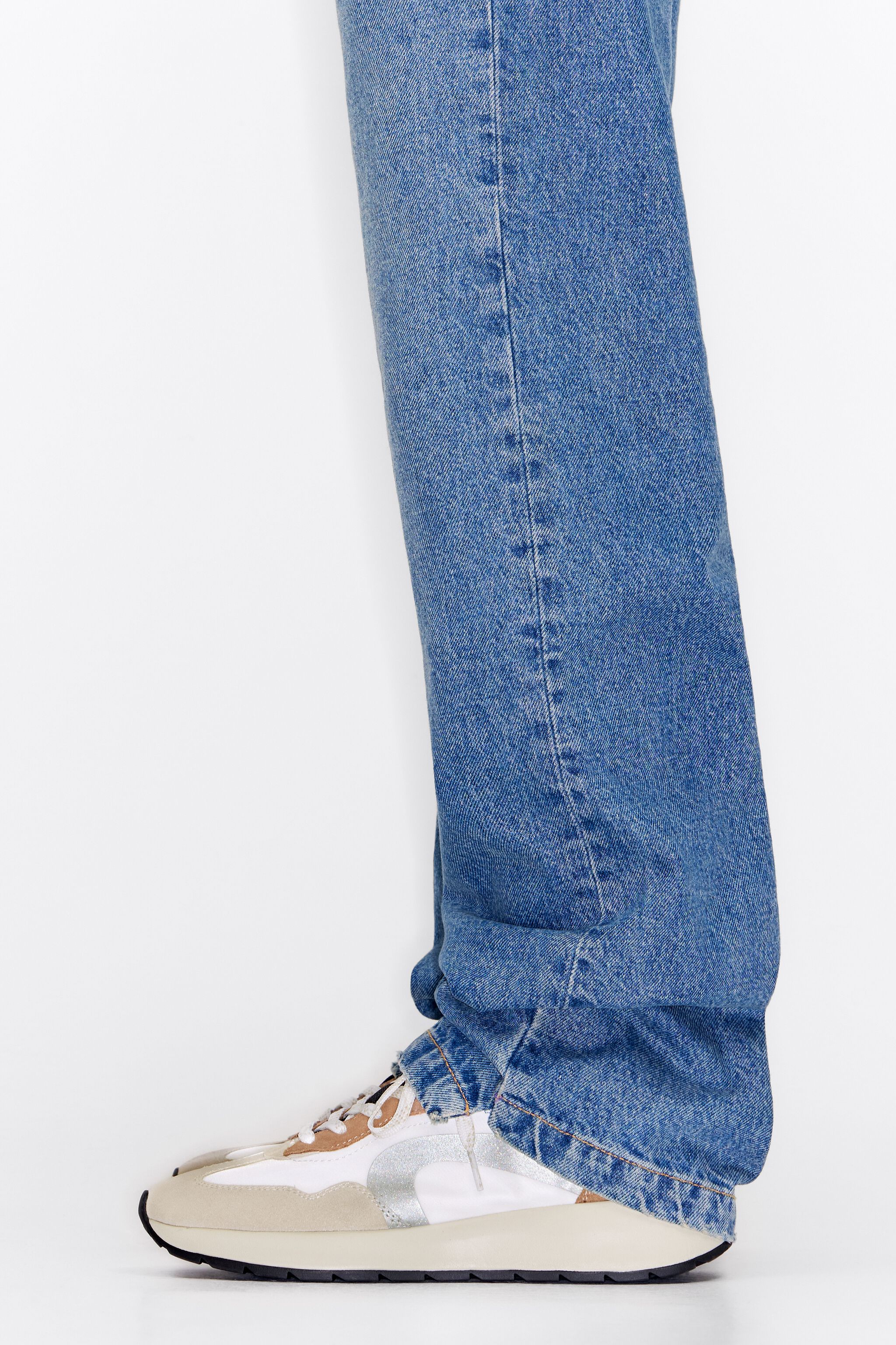 White lifestyle clearance sneakers
