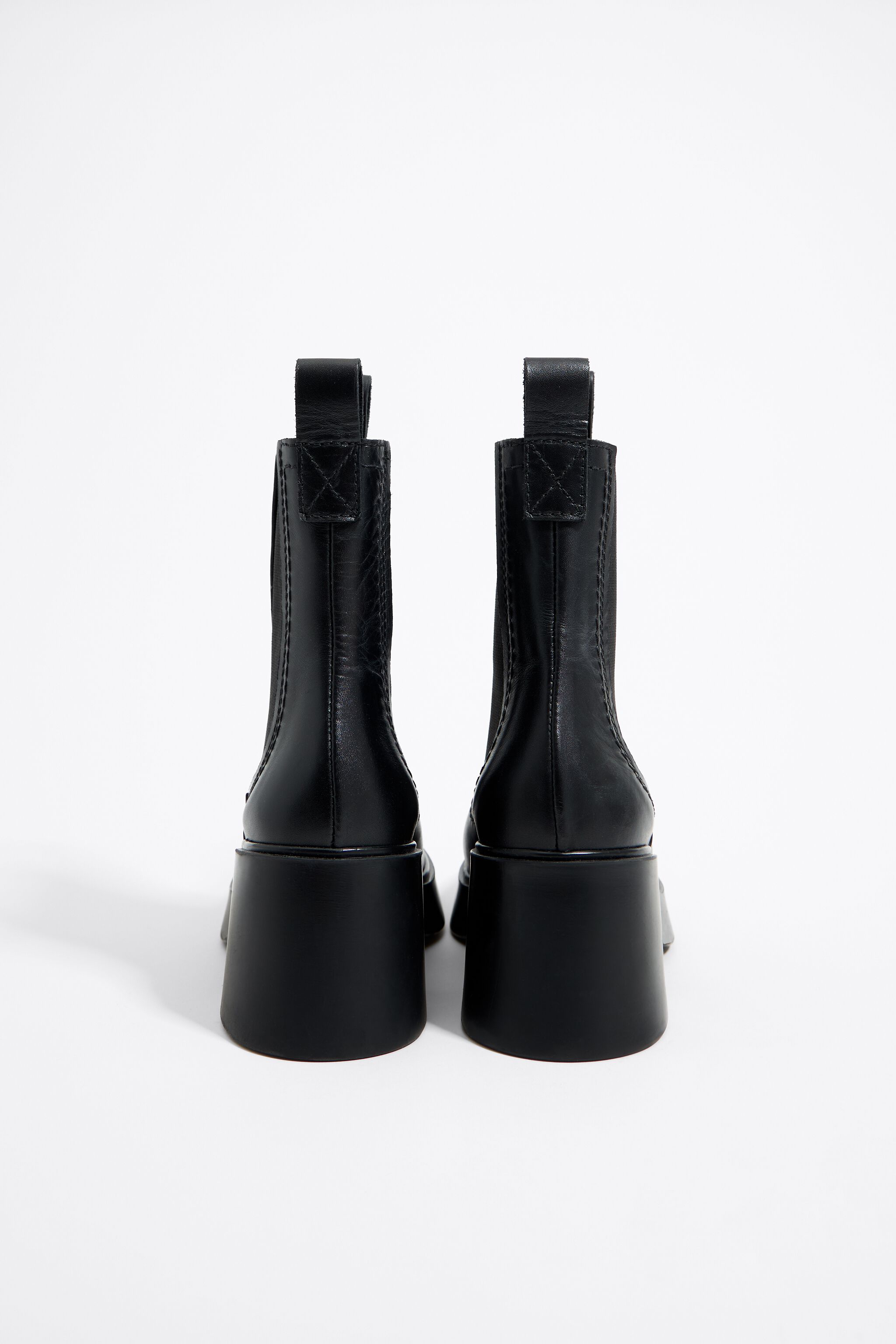 Black leather heeled Chelsea boot