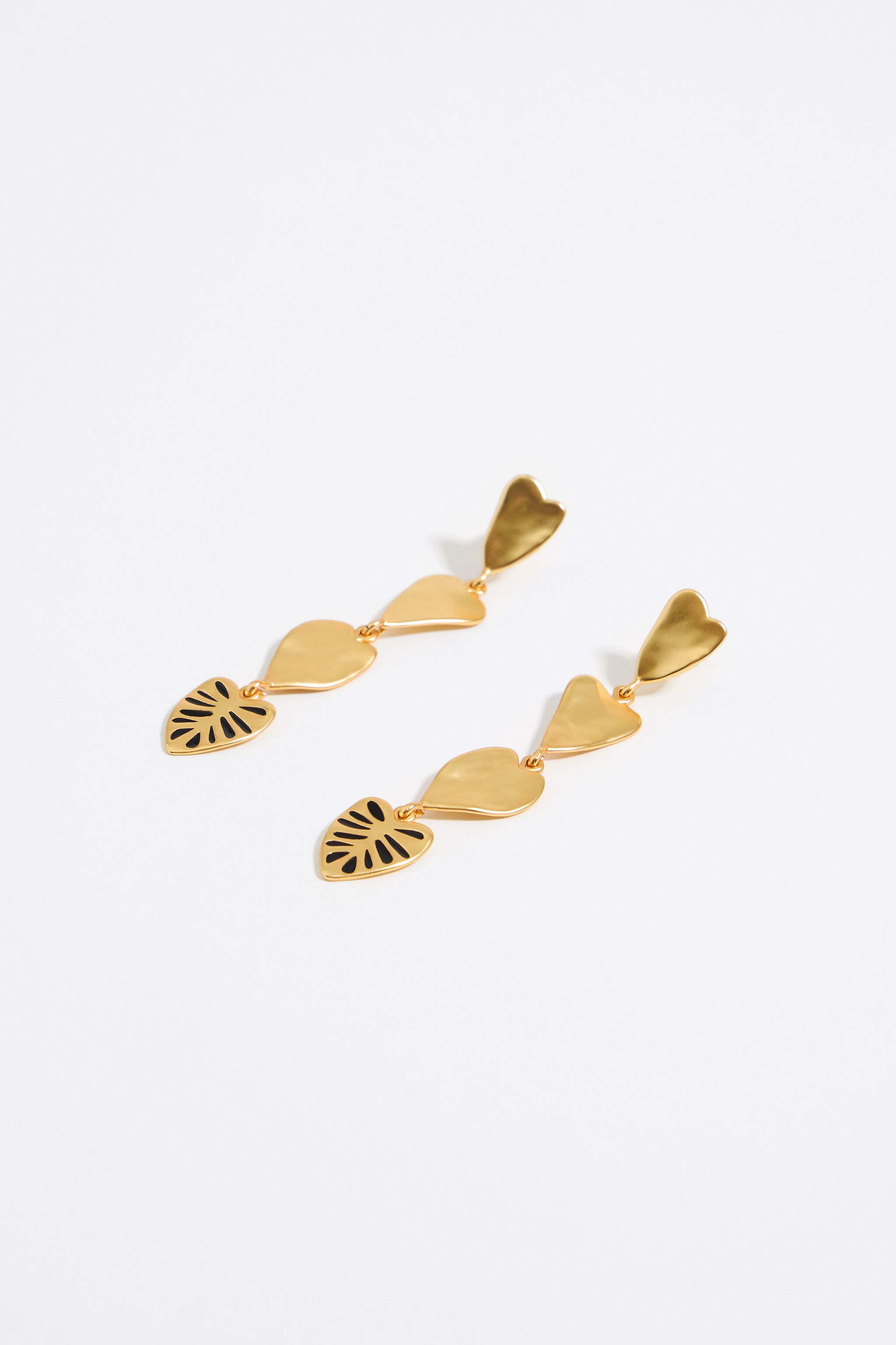 Matte gold leaves earrings