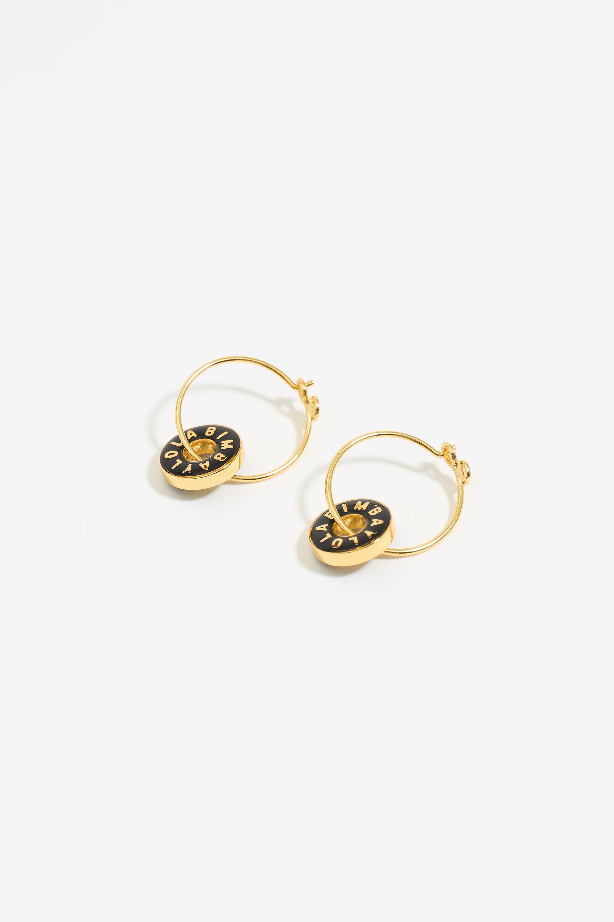【BIMBA Y LOLA】ロゴ入りボタンピアス BIMBA Y LOLA logo stud earrings in gold and ivory | ASOS