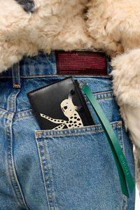 Black leather Fr&iacute;o Peludo card holder/coin purse